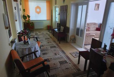 Casă cu 4 camere în Central - 1