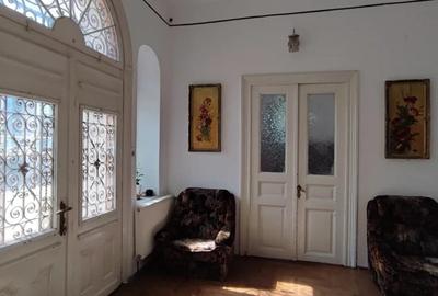 Casă cu 6 camere cu Teren 1250 Mp în Central - 1