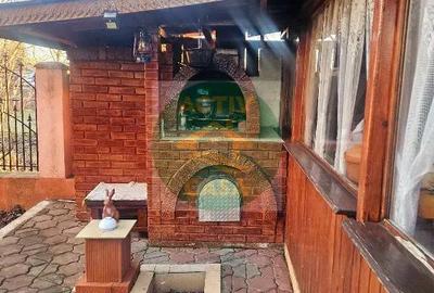 Casă cu 7 camere cu Teren 570 Mp în Roman - 1