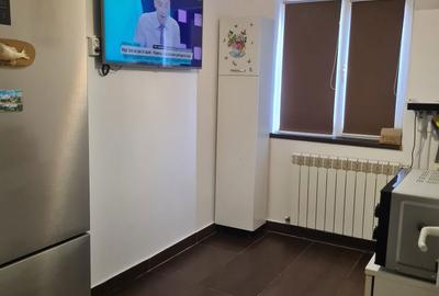 Apartament cu 4 camere semidecomandat în Carrefour - 1