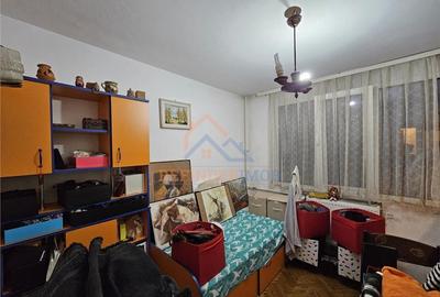 Apartament cu 4 camere decomandat în Giurgiului