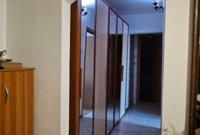 Vând apartament , 3 camere + debara,  decomandat  , etaj 3,  suprafața construit - 4