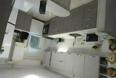 Apartament cu 3 camere decomandat în Noua - 9