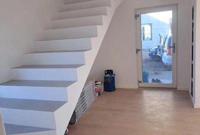 Casă cu 5 camere cu Teren 300 Mp în Central - 4
