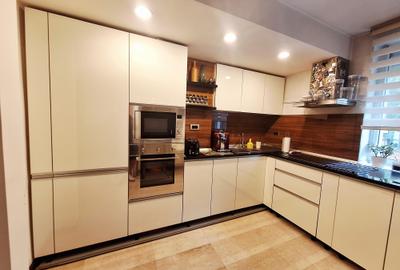 Apartament cu 3 camere decomandat, mobilat în Central