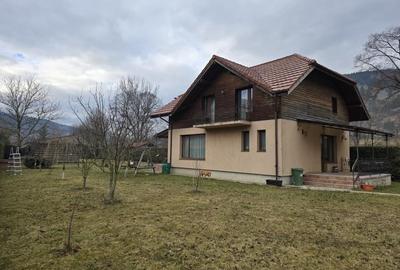 Casă individuală cu 4 camere în Tașca