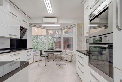 Casă cu 7 camere cu Teren 1000 Mp în Nord