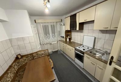 Apartament cu 3 camere decomandat în Cetate - 2