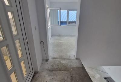 Casă cu 10 camere cu Canalizare în Centura - 2