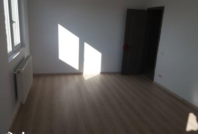Apartament cu 2 camere decomandat în Apărătorii Patriei