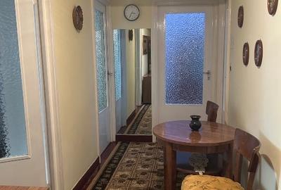 Inchiriez apartament 3 camere, etaj 1, 90 mp, loc de parcare. - 3