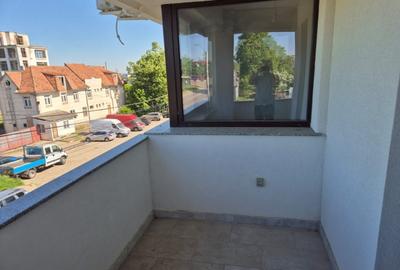 Spre vânzare apartament spatios, cu 2 camere, decomandat, bloc nou, etajul 2 - 9
