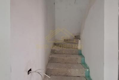 Casă cu 4 camere cu Canalizare în Central - 17