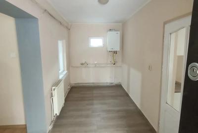 Casă cu 4 camere în Central - 1