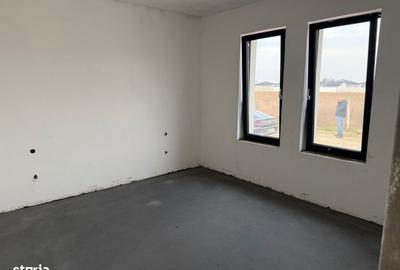 Casă cu 4 camere cu Teren 400 Mp în Central - 2