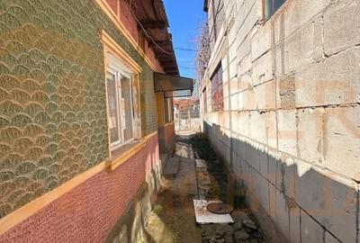 Casă individuală cu 4 camere cu Canalizare în Km 5 - 5