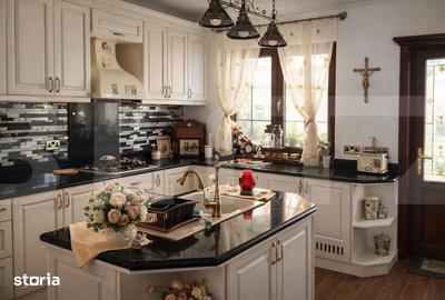 Casă cu 8 camere cu Teren 765 Mp în Ultracentral - 2
