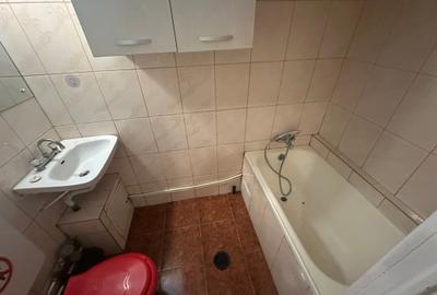 Garsoniera 21 mp - zona CET - 35.000 euro negociabil(Cod E8) - 12