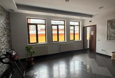 Apartament cu 3 camere semidecomandat în Apărătorii Patriei - 1