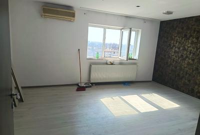 Apartament cu 3 camere decomandat în Sebastian - 4