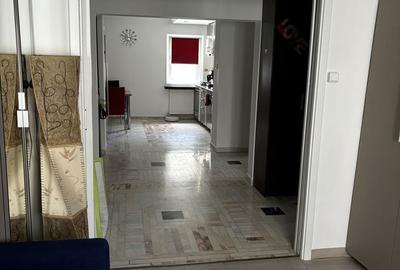 Apartament cu 4 camere decomandat în 13 Septembrie - 2