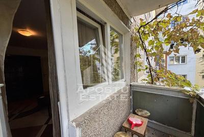 Apartament cu 3 camere semidecomandat în Take Ionescu