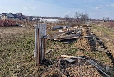 Teren intravilan de 400 mp, în 9 Mai - 8