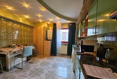 Apartament 4 camere zona Casa de Pensii