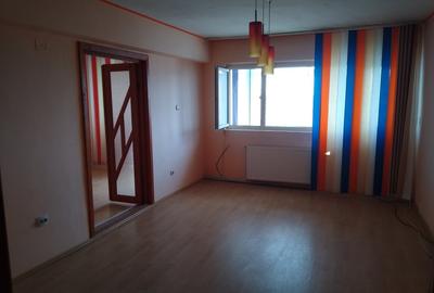 Apartament cu 3 camere în Micro 3 - 4