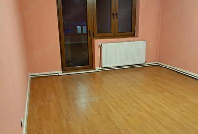 Apartament cu 4 camere nedecomandat în Central - 3