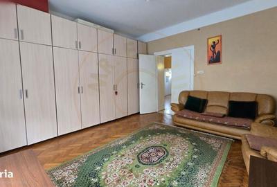 Apartament cu 3 camere decomandat în Titulescu - 7