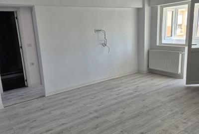 Apartament cu 3 camere semidecomandat în Central - 3