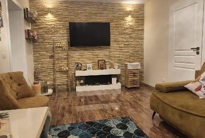 Apartament cu 3 camere semidecomandat, mobilat în Podu Roș