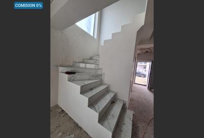 Casă cu 4 camere cu Canalizare în Central - 1