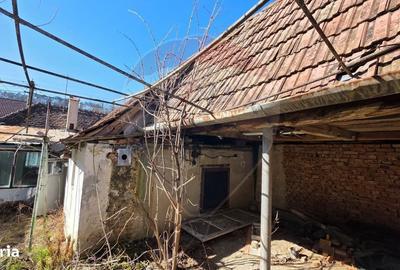 Casă cu 3 camere cu Teren 477 Mp în Central