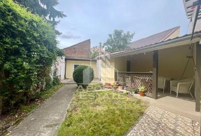 Casă cu 7 camere cu Teren 214 Mp în Central