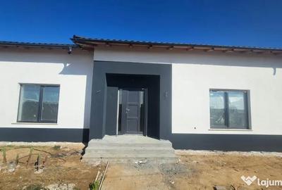 Casă cu 4 camere cu Teren 412 Mp în Malu Mare - 3