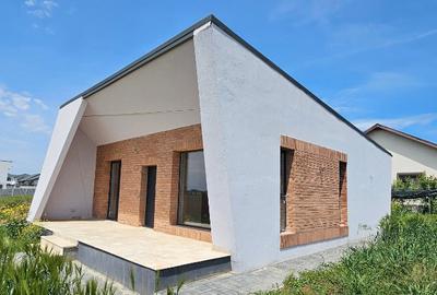 Casă cu 3 camere cu Teren 323 Mp în Berceni