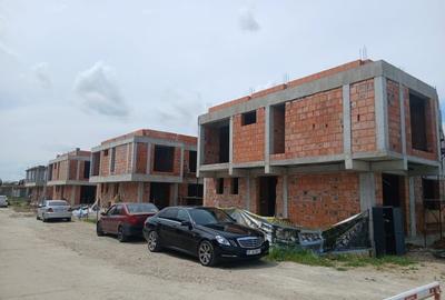 Casă individuală cu 4 camere cu Canalizare în Central - 4