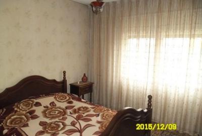 Apartament cu 4 camere semidecomandat în Intim
