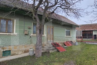 Casă cu 2 camere cu Teren 1223 Mp în Bicfalău - 1