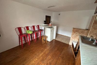 Apartament cu 2 camere semidecomandat în Cetate