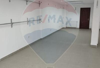 DE INCHIRIAT Spatiu comercial cu destinatii multiple, vad comercial! - 6
