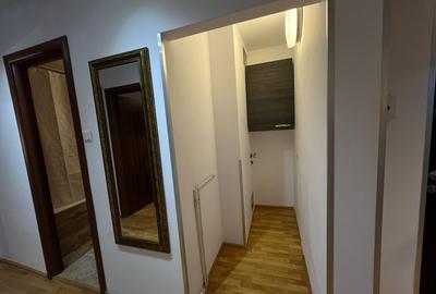 Apartamentul este proaspăt renovat, complet mobilat și utilat deține centrala te - 3