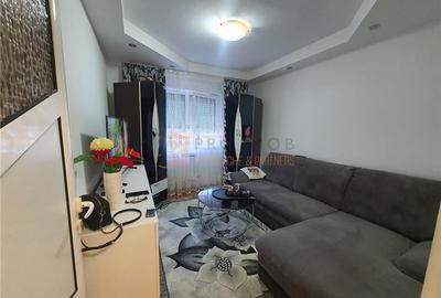 Apartament 3 camere cf1 decomandat zona Micro 14 - 2