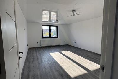 Casă cu 5 camere cu Teren 200 Mp în Șeica Mică - 3