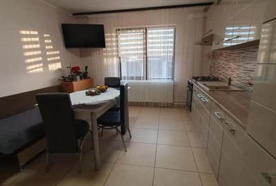 Casă cu 7 camere cu Teren 400 Mp în 23 August - 9