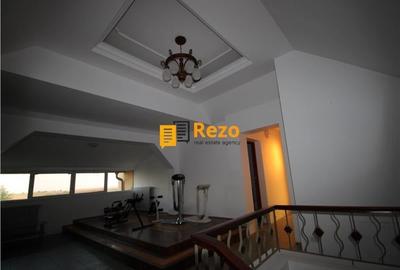 Vila impunatoare cu iesire la lac in Peris - 10