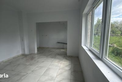 Casă cu 3 camere cu Teren 2200 Mp în Șișești - 4