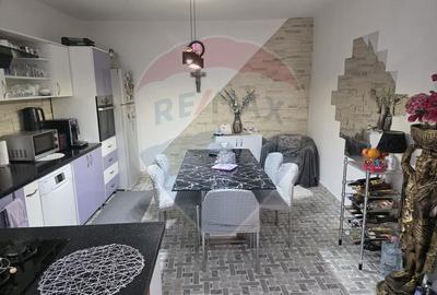 Casă cu 8 camere cu Teren 527 Mp în Berzasca - 11